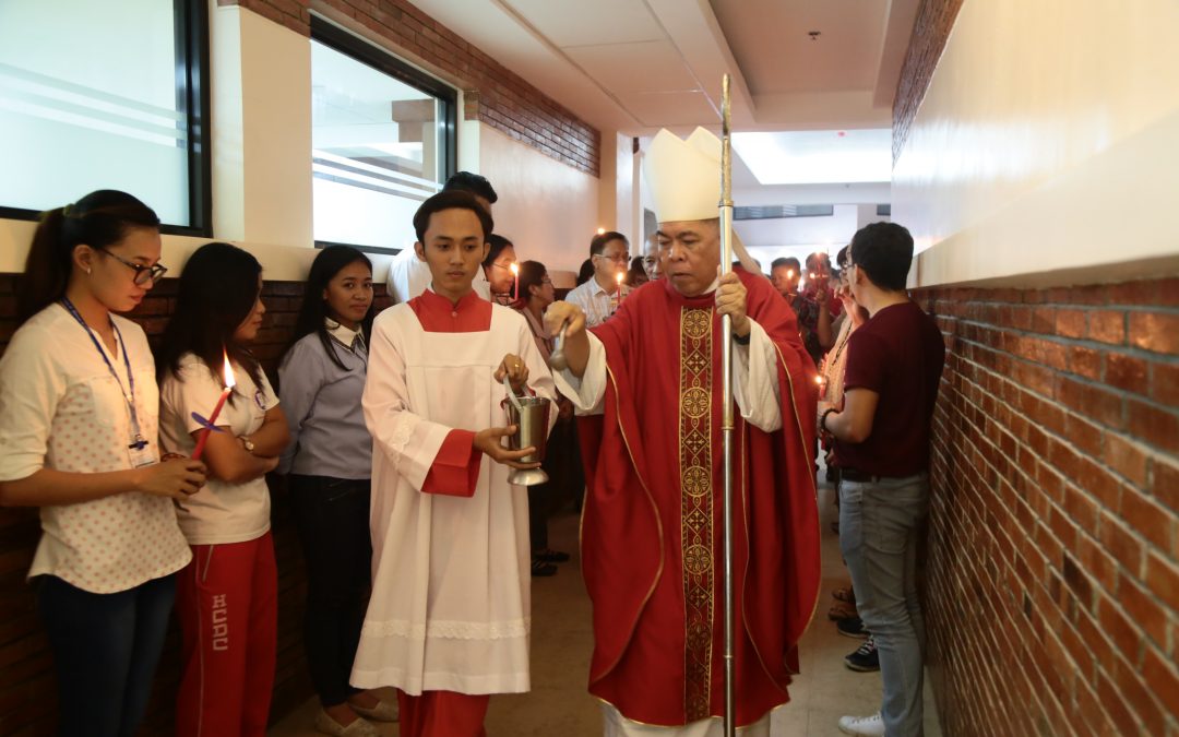 Archbishop Valles leads blessing of new building